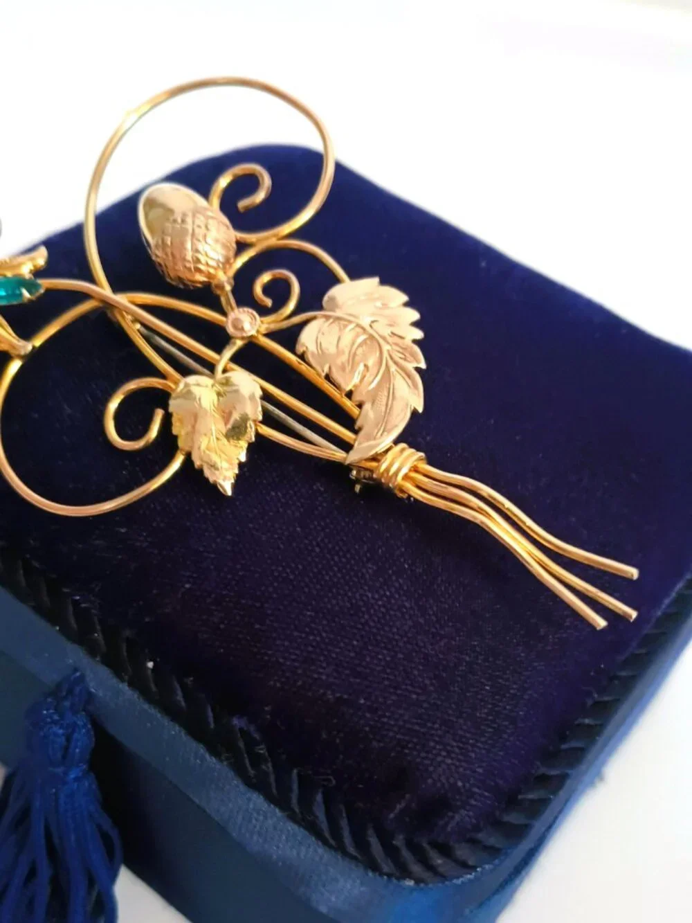 Vtg Van Dell 12K GF Brooch Blue Rhinestone Flower Swirl Vines Acorn & Leaves